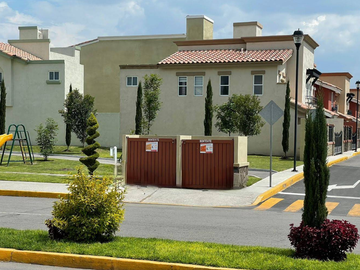 CASA EN VENTA UBICADA EN FRACCIONAMIETO REAL VIZCAYA, TECAMAC. ¡LISTA PARA HABITAR, SE ACEPTAN CREDITOS!