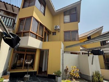 VENDO DUPLEX DE 186M2 + COCHERA EN URB. LAS LOMAS DE LA MOLINA
