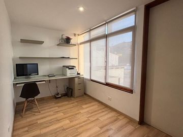 VENDO DUPLEX DE 186M2 + COCHERA EN URB. LAS LOMAS DE LA MOLINA