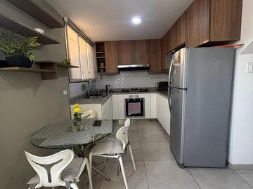 VENDO DUPLEX DE 186M2 + COCHERA EN URB. LAS LOMAS DE LA MOLINA
