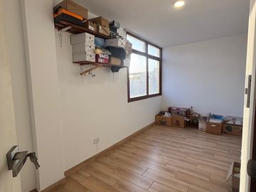 VENDO DUPLEX DE 186M2 + COCHERA EN URB. LAS LOMAS DE LA MOLINA