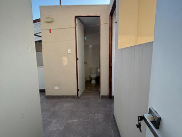 VENDO DUPLEX DE 186M2 + COCHERA EN URB. LAS LOMAS DE LA MOLINA