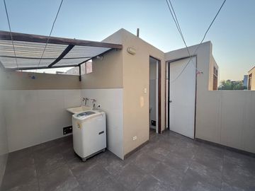 VENDO DUPLEX DE 186M2 + COCHERA EN URB. LAS LOMAS DE LA MOLINA