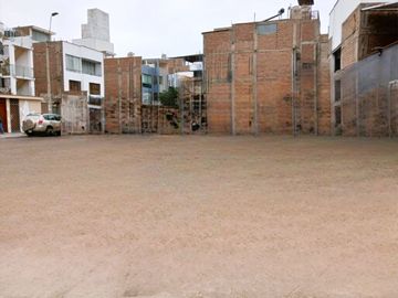 🔥 ¡LOTE ESQUINERO FRENTE A REAL PLAZA CHORRILLOS! - Zonificación RDM (4 Pisos)