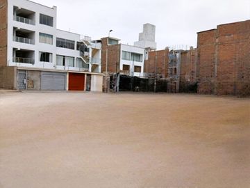 🔥 ¡LOTE ESQUINERO FRENTE A REAL PLAZA CHORRILLOS! - Zonificación RDM (4 Pisos)
