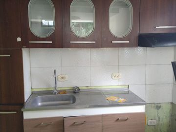 Venta Casa Esquinera de 3 niveles con local para negocio Hacienda Cuba-Pereira