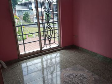 Venta Casa Esquinera de 3 niveles con local para negocio Hacienda Cuba-Pereira