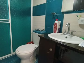 Venta Casa Esquinera de 3 niveles con local para negocio Hacienda Cuba-Pereira