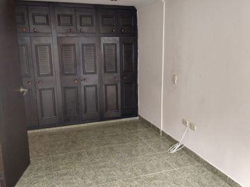 Venta Casa Esquinera de 3 niveles con local para negocio Hacienda Cuba-Pereira