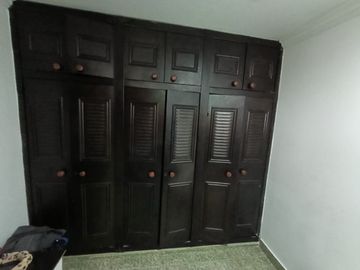 Venta Casa Esquinera de 3 niveles con local para negocio Hacienda Cuba-Pereira