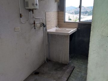 Venta Casa Esquinera de 3 niveles con local para negocio Hacienda Cuba-Pereira