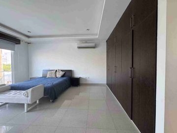 ¡Exclusiva Villa Moderna en Isla Mocolí! 🏡✨
