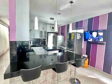 ¡Exclusiva Villa Moderna en Isla Mocolí! 🏡✨