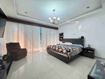 ¡Exclusiva Villa Moderna en Isla Mocolí! 🏡✨
