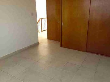 Rento amplia casa en fraccionamiento con 3 recamaras