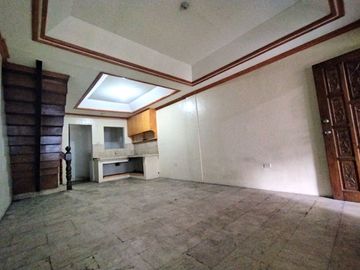 2 floors, 120 sqm Townhouse along Vicente Cruz street, Sampaloc Manila for sale