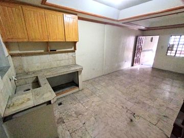 2 floors, 120 sqm Townhouse along Vicente Cruz street, Sampaloc Manila for sale
