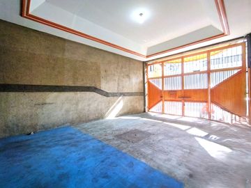 2 floors, 120 sqm Townhouse along Vicente Cruz street, Sampaloc Manila for sale