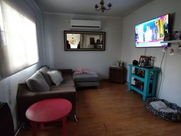 Castelar Sur - Venta - Casa + Depto en planta alta