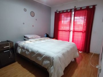 Castelar Sur - Venta - Casa + Depto en planta alta