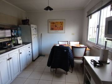 Castelar Sur - Venta - Casa + Depto en planta alta