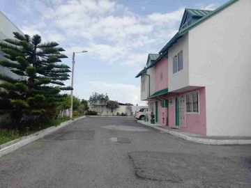 Casa de venta de 4 dormitorios en el norte de Quito
