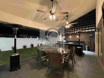 Casa en Venta en La Herradura, golf