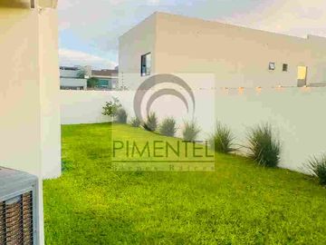 Casa en Venta en La Herradura, golf