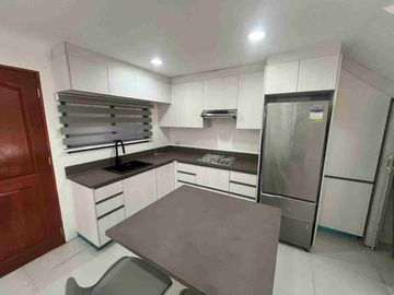 HOUSE FOR SALE in Crescent Ville Subdv North Casuntingan Mandaue Cebu