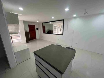 HOUSE FOR SALE in Crescent Ville Subdv North Casuntingan Mandaue Cebu