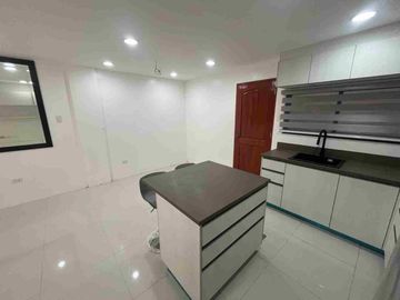 HOUSE FOR SALE in Crescent Ville Subdv North Casuntingan Mandaue Cebu
