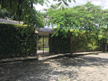 En privada con vigilancia