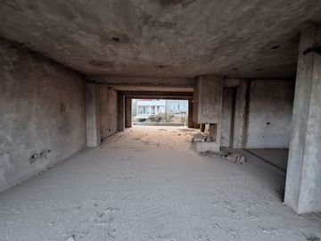 SE VENDE CASA EN EL GOLF DE HUAMPANI 2DA ETAPA