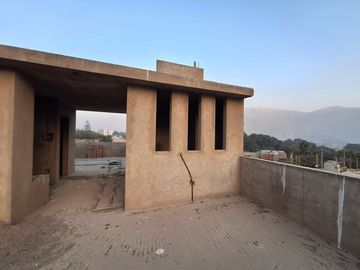 SE VENDE CASA EN EL GOLF DE HUAMPANI 2DA ETAPA