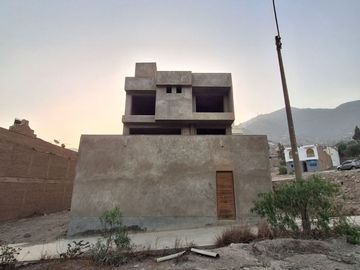 SE VENDE CASA EN EL GOLF DE HUAMPANI 2DA ETAPA