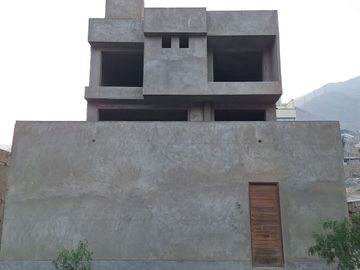 SE VENDE CASA EN EL GOLF DE HUAMPANI 2DA ETAPA