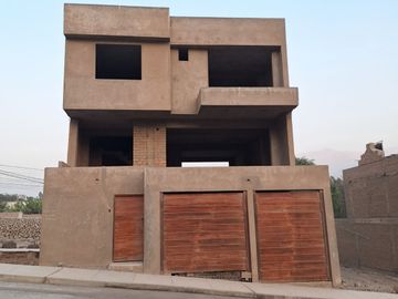 SE VENDE CASA EN EL GOLF DE HUAMPANI 2DA ETAPA