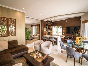 VENDO IMPECABLE Y MARAVILLOSA CASA!!!