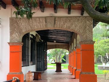 Propiedad Única con Doble Acceso, Uso Mixto y Arquitectura con Valor Patrimonial