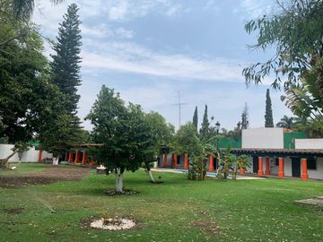 Propiedad Única con Doble Acceso, Uso Mixto y Arquitectura con Valor Patrimonial