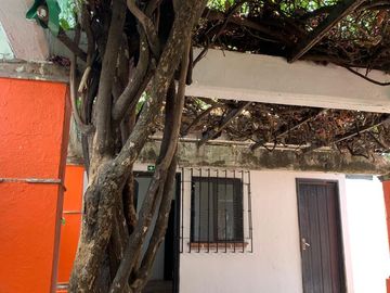 Propiedad Única con Doble Acceso, Uso Mixto y Arquitectura con Valor Patrimonial
