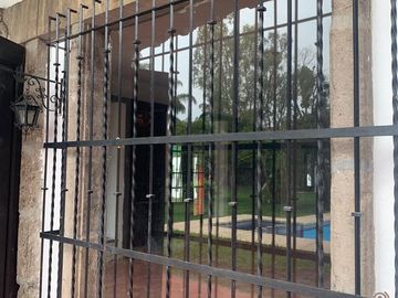 Propiedad Única con Doble Acceso, Uso Mixto y Arquitectura con Valor Patrimonial