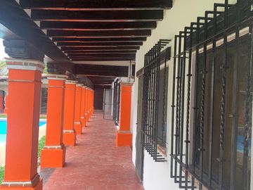 Propiedad Única con Doble Acceso, Uso Mixto y Arquitectura con Valor Patrimonial