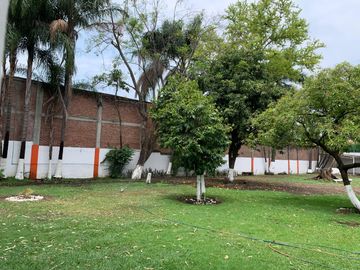 Propiedad Única con Doble Acceso, Uso Mixto y Arquitectura con Valor Patrimonial