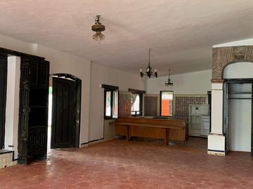 Propiedad Única con Doble Acceso, Uso Mixto y Arquitectura con Valor Patrimonial