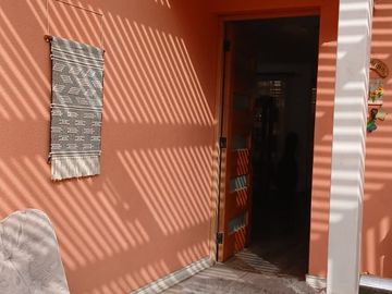 Se vende casa hermosa de 2 pisos, remodelada, cómoda y bien ubicada, Santiago Humberstone 286