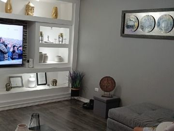 Se vende casa hermosa de 2 pisos, remodelada, cómoda y bien ubicada, Santiago Humberstone 286