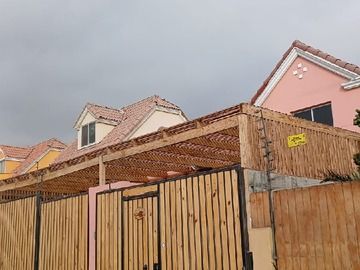 Se vende casa hermosa de 2 pisos, remodelada, cómoda y bien ubicada, Santiago Humberstone 286
