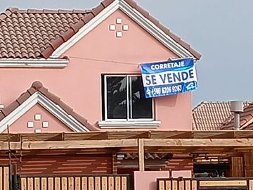 Se vende casa hermosa de 2 pisos, remodelada, cómoda y bien ubicada, Santiago Humberstone 286