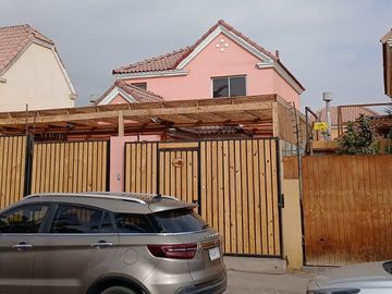 Se vende casa hermosa de 2 pisos, remodelada, cómoda y bien ubicada, Santiago Humberstone 286